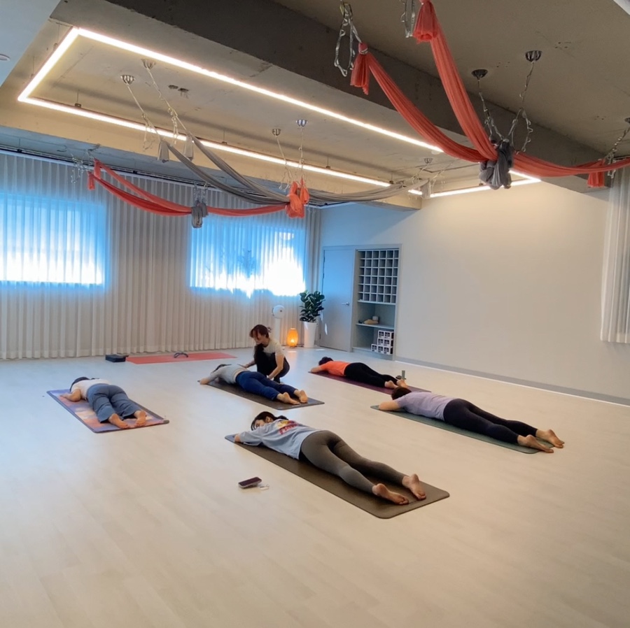 대전 중구 소그룹 요가 사바아사나 자세 교정 수업