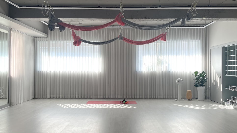 사라요가 스튜디오 전경 소그룹 요가 공간