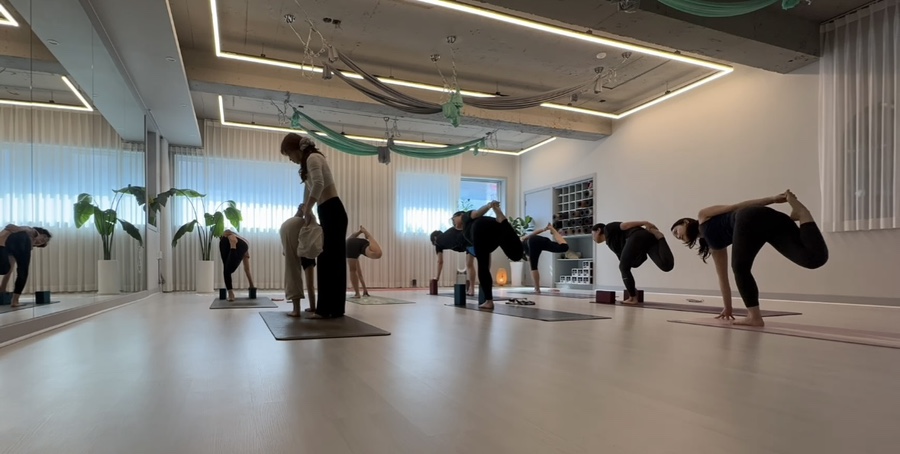 사라요가 빈야사 요가 전사 자세 동작