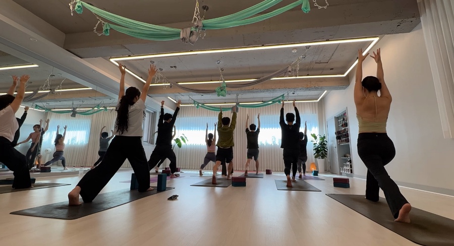 대전 중구 빈야사 요가 시퀀스 수업 장면